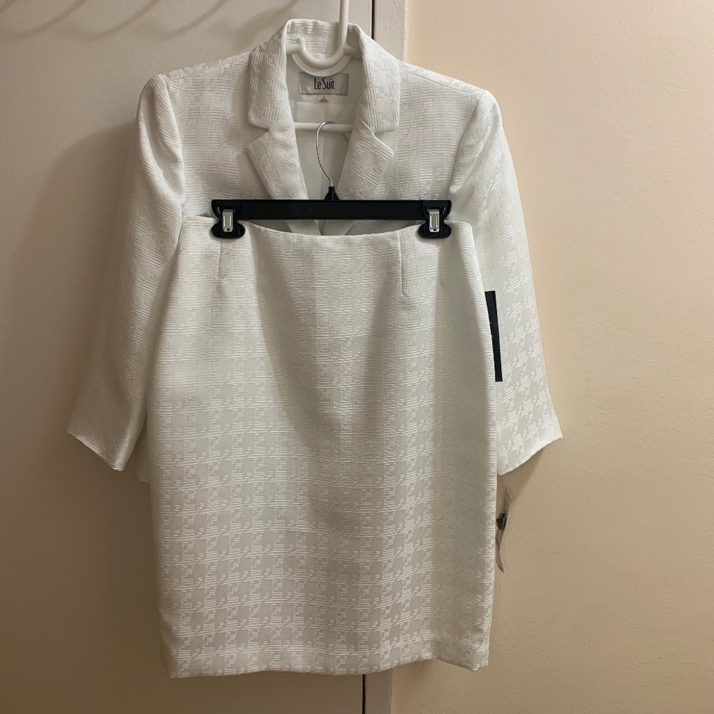 NWT Size 6 Le Suit Three- button Vanilla Ice Skirt Suit - Picture 5 of 10